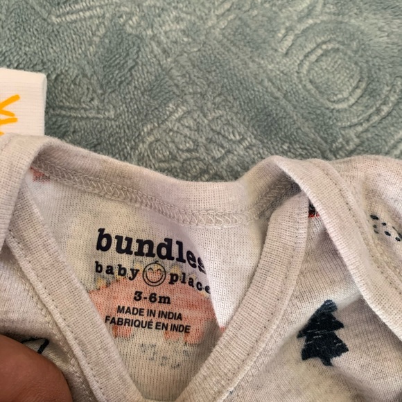 3 long sleeve boy onesies - Picture 3 of 4